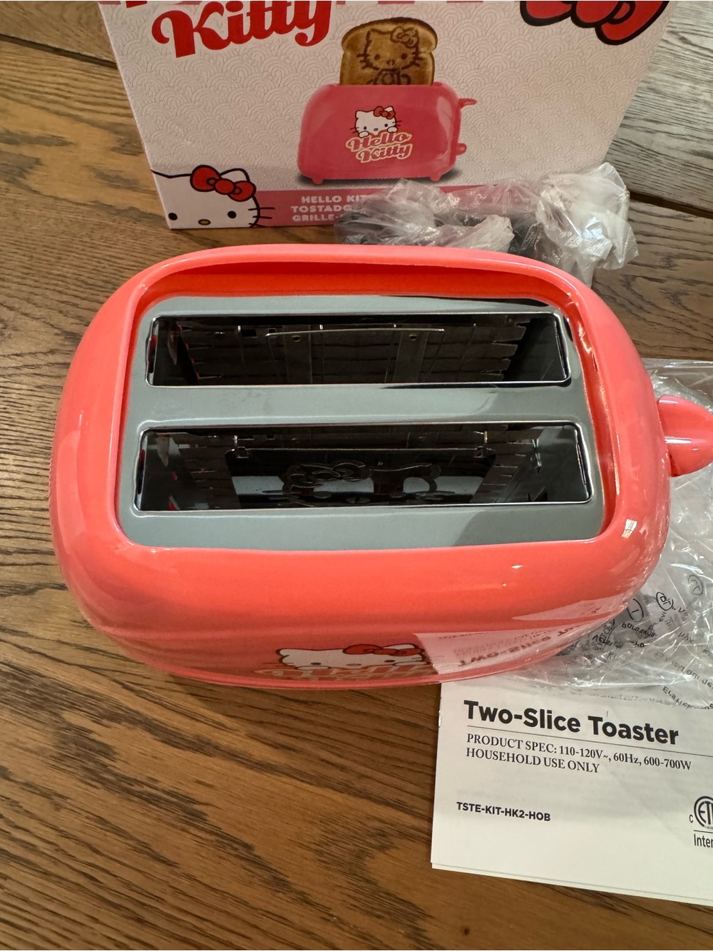 Hello Kitty Pink Retro Toaster - Picture 3 of 3